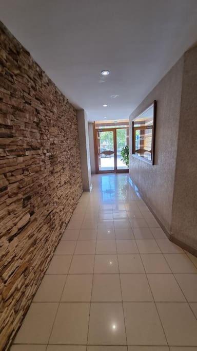 Piso En El Centro Con Vistas Al Mar Y Balcon Apartment Roses Exterior foto