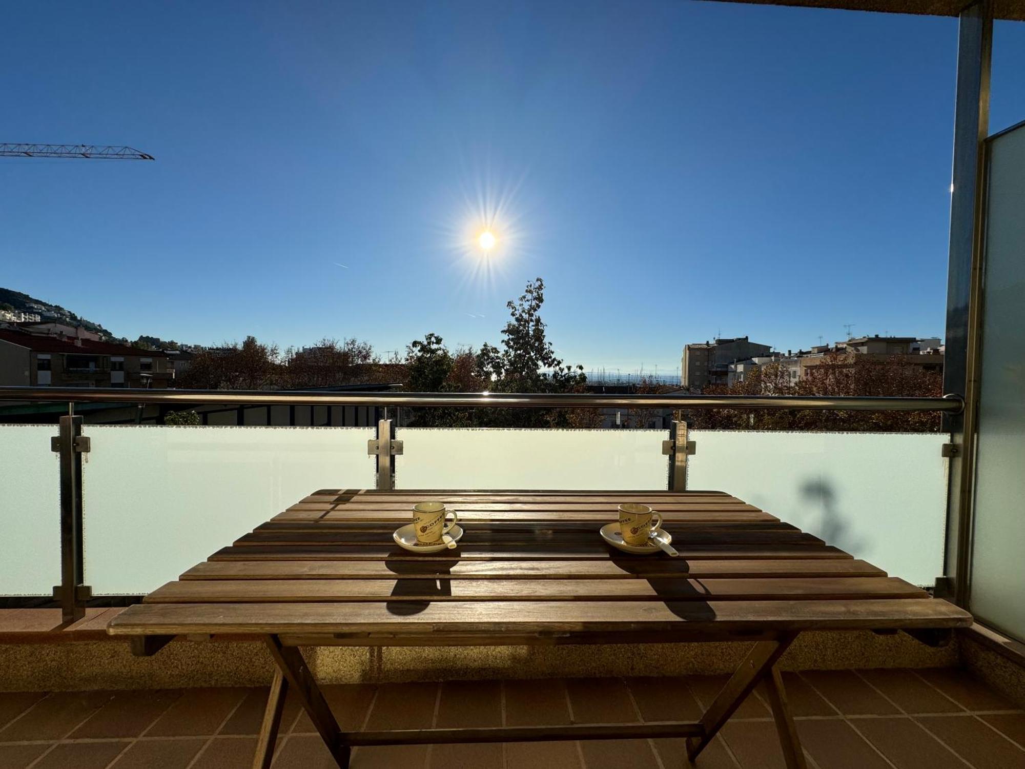 Piso En El Centro Con Vistas Al Mar Y Balcon Apartment Roses Exterior foto