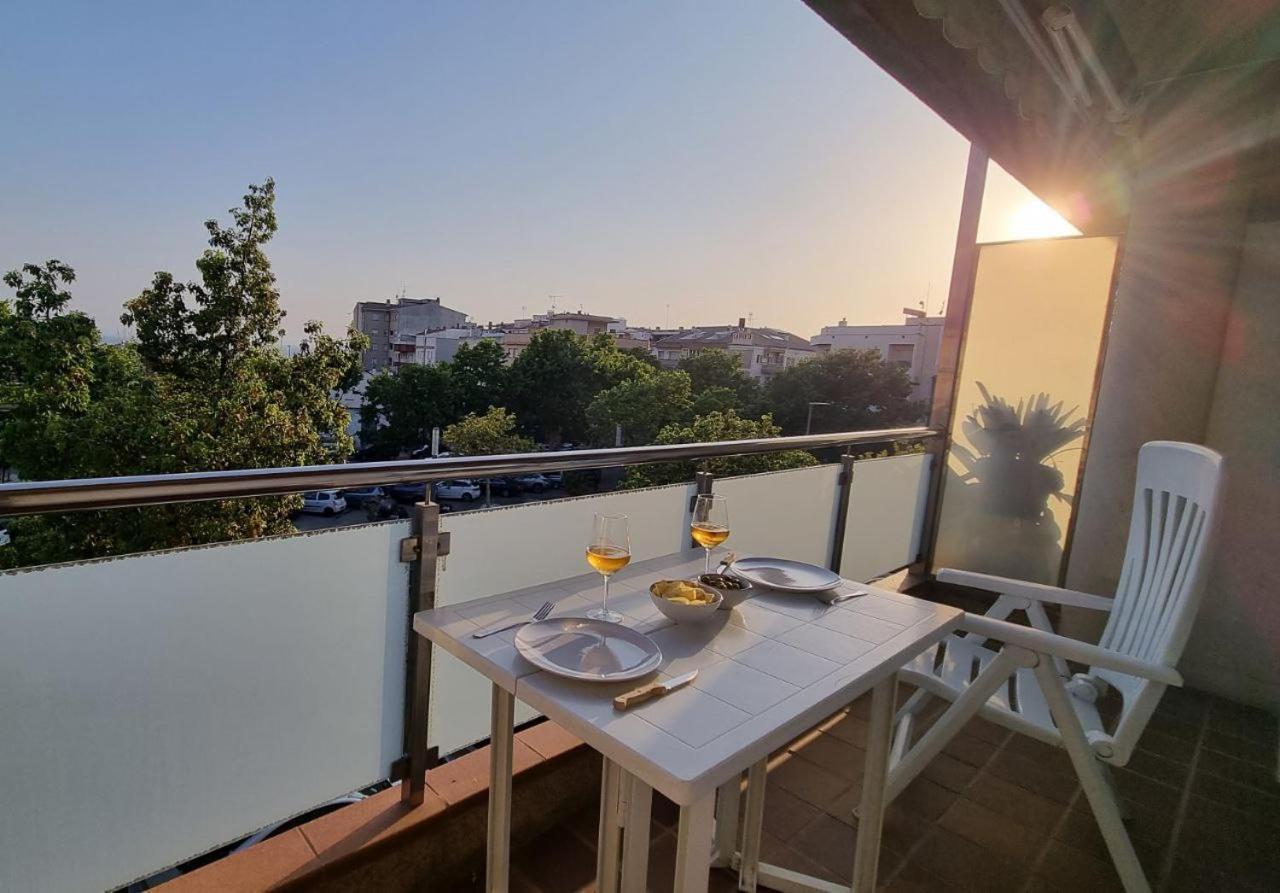 Piso En El Centro Con Vistas Al Mar Y Balcon Apartment Roses Exterior foto